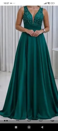 Vestido de festa com pedraria verde