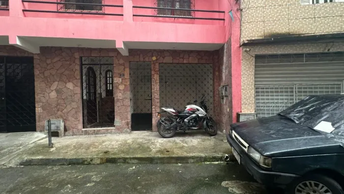 Casa com 2 quartos (1 suíte), Cozinha Americana e Subsolo com Área de Serviço