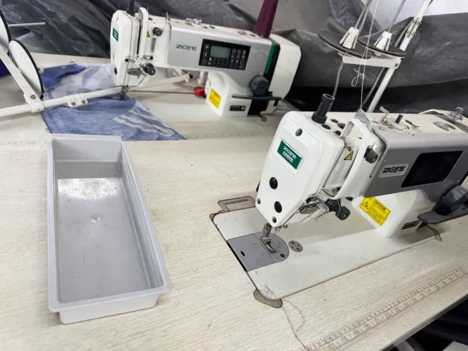 Máquina reta industrial eletrônica zoje semi nova