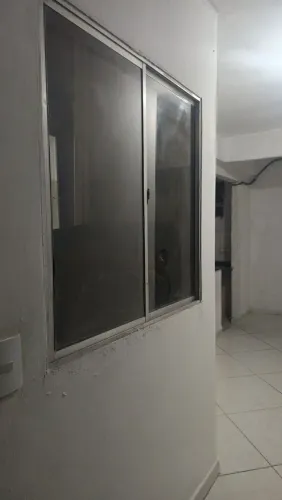 Kitnet pra alugar no Jockey, com garagem pra uma pessoa