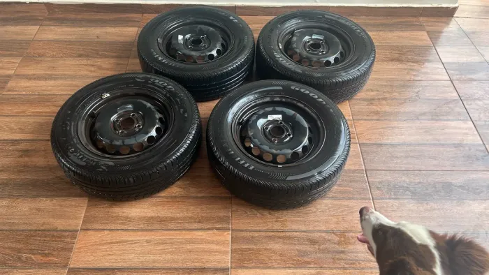 Vendo 4 rodas com pneus Goodyear