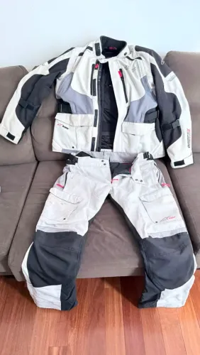 Conjunto de calça e jaqueta Alpinestars em ótimo estado