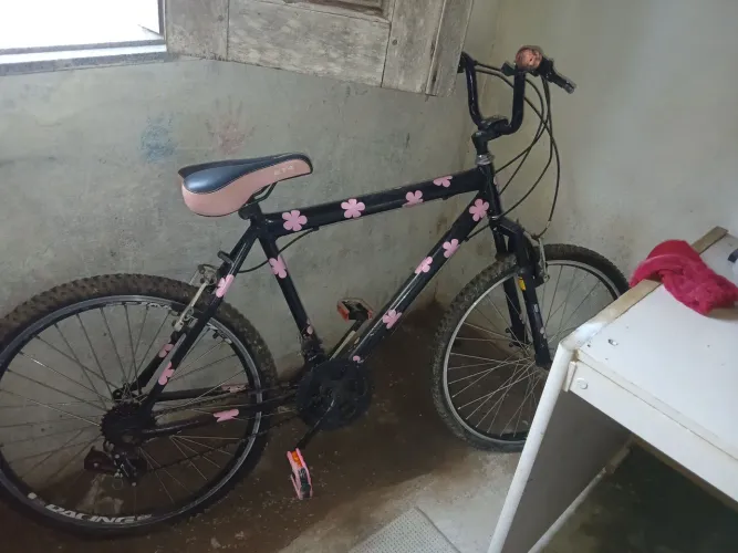 Vendo bicicleta, usada mais em Bom estado