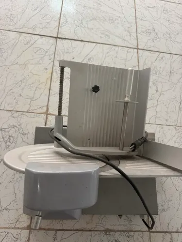 ? Máquina de cortar queijo e presunto à venda!