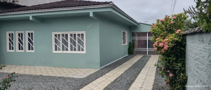 Casa no bairro Jarivatuba com 100 m² área construída