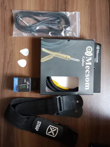 Guitarra e amplificador ewr10 e ampli mackintec novos