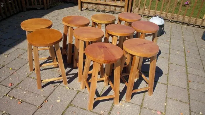 Banquetas tipo mocho com ou sem pintura, novas. Todas de madeira maciça eucalipto e altura