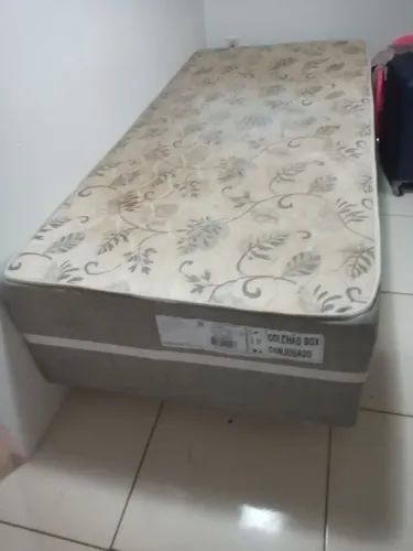 Vendo essas duas camas box solteiro. 