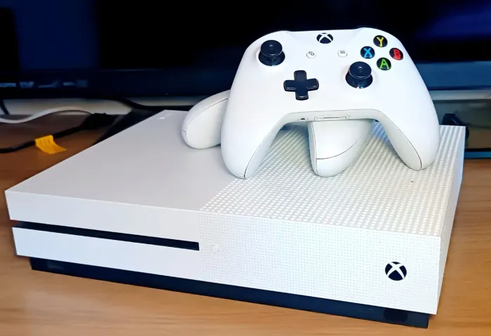 Xbox One S 1Tera 2 Controles Buritis MG