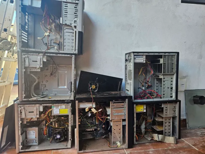 Lote de 3 Computadores montados  /  3 Gabinetes (todo o lote por esse valor) (no estado)