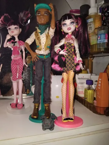 Draculaura e clawd School outs