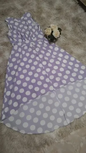 Vestido roxo de bolinhas