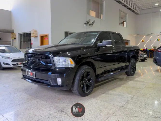 Ram Classic Laramie Night Edition 5.7 V8 16V Gasolina 4X4 Aut. 2023