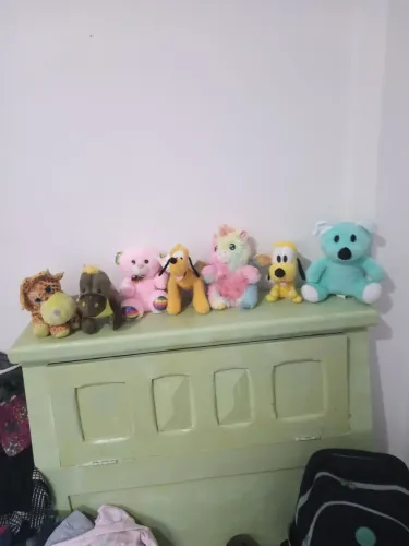 Bichinhos de pelúcia com 2 Plutos da Disney 