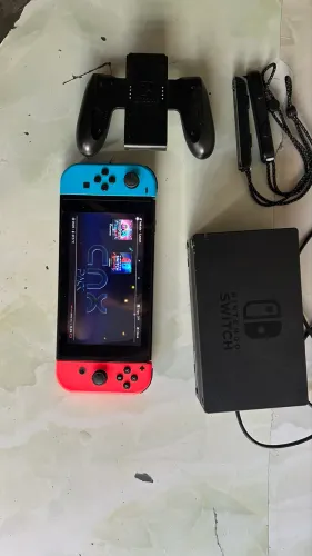 Nintendo Switch V2 Desbloqueado + Acessórios + Jogos