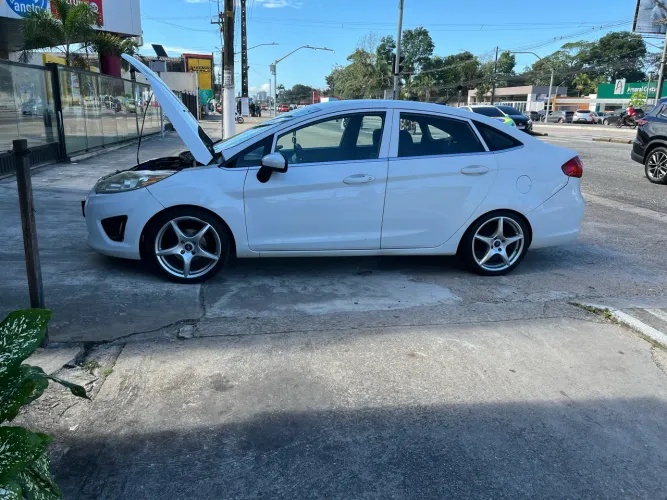 Ford Fiesta Sedan SE 1.6 16V Flex 4P 2013