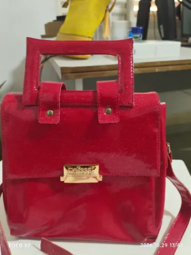 Roupas e bolsas femininas