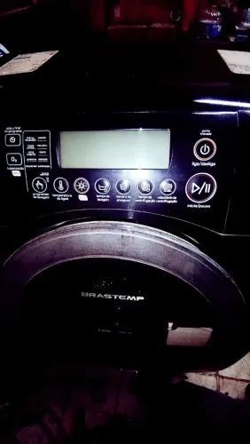 Máquina de lavar Brastemp lava e seca não está centrifugando, para arrumar ou tirar peças.