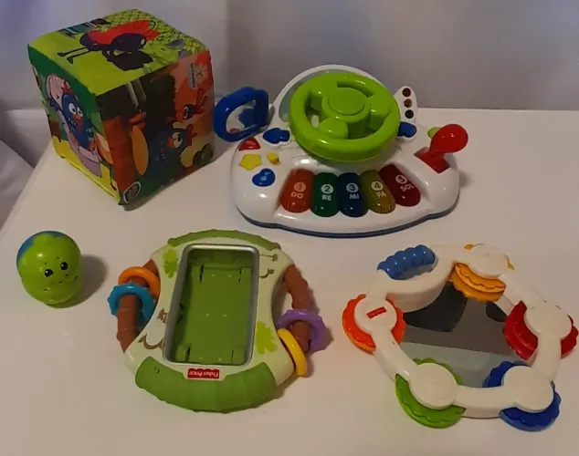 Pandeiro, Porta celular e mini chocalho Fisher Price + Volante + Dado Galinha Pintadinha