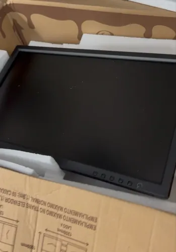 Monitor Positivo VGA 19 - Base Giratória - SEMINOVO
