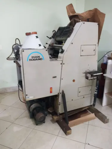 Maquina Off-set Roland 