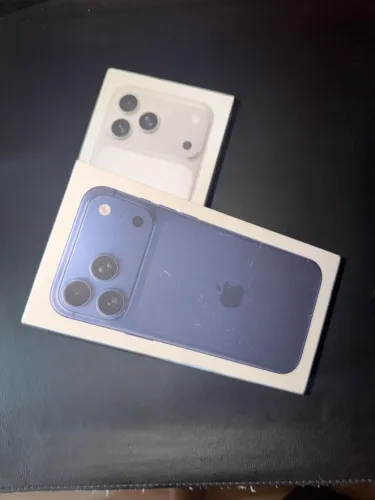 iPhone 17 Pro Max 256Gb - Azul e Prata