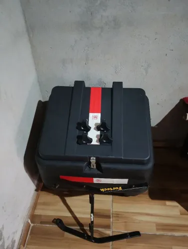 Vendo Baú de 80L mais suporte, para Pop e mottu!