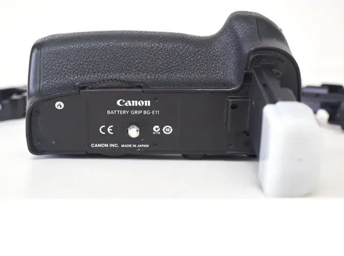 Battery Grip Canon BG-E11 (p/ Canon 5D mk III, 5Ds e 5DsR)