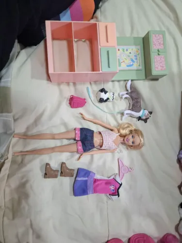 Lotinho barbie + acessórios + playset veterinário anos 00
