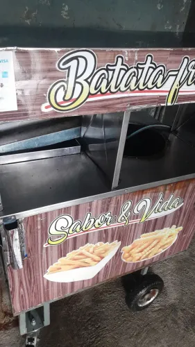 Eu isto vendendo um carinho de batata frita o interessado entrar em contato 