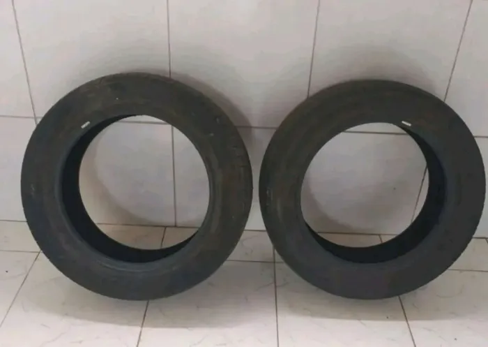 02 Pneus 225/60 R18 Austone em bom estado