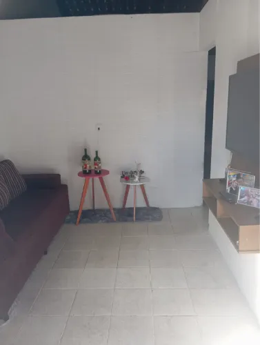 Casa com 3 quartos 2 salas 1 banheiro quintal bem ventilada em local bom 