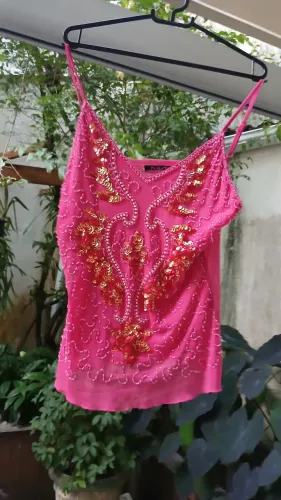 Camisa rosa choque para quem brilha!