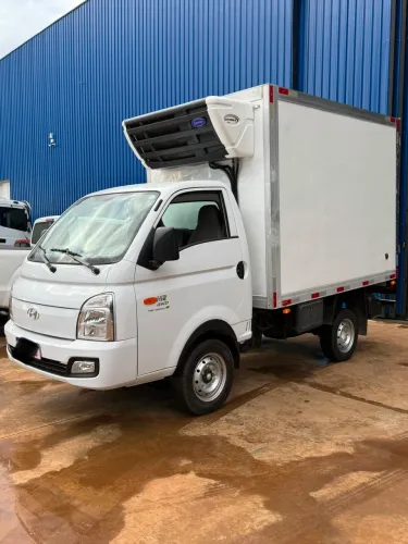 Hr 2025 - 4x4  baú -25c - único dono  - IPVA PG 2026