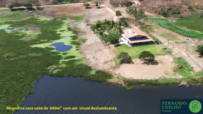 Belíssima Fazenda com 420 Ha a 106 km de Fortaleza, Casa com 600m2, margem do açude Caxito