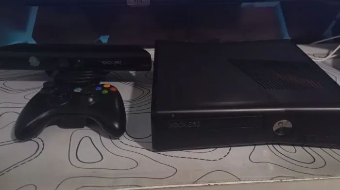 Xbox 360 slim + controle + kinect