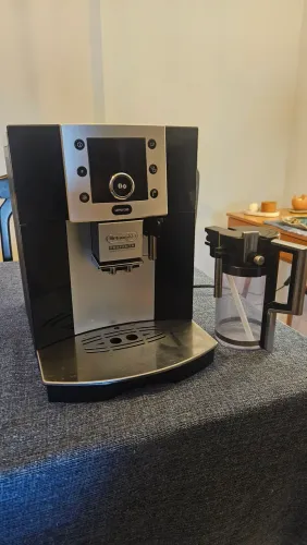Cafeteira De'Longhi Perfecta Cappuccino ESAM 5500 Superautomática
