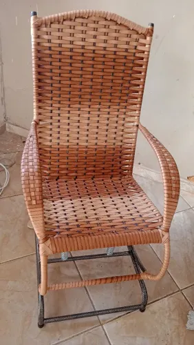 Vendo cadeira de balanço nova zap 9- *