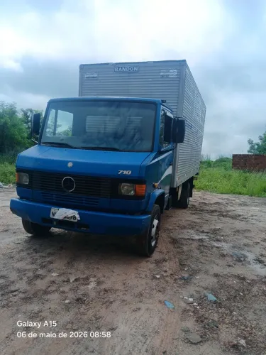 Caminhão Mercedes 710