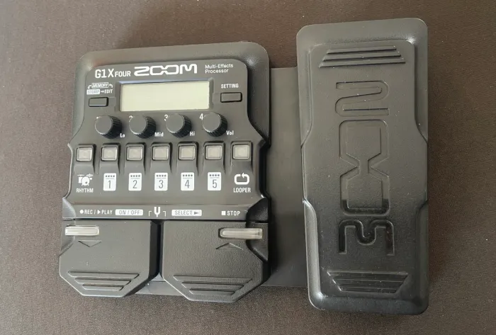 Pedaleira zoom G1x Four