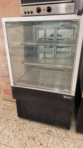 Vitrine refrigerada Macom 220v