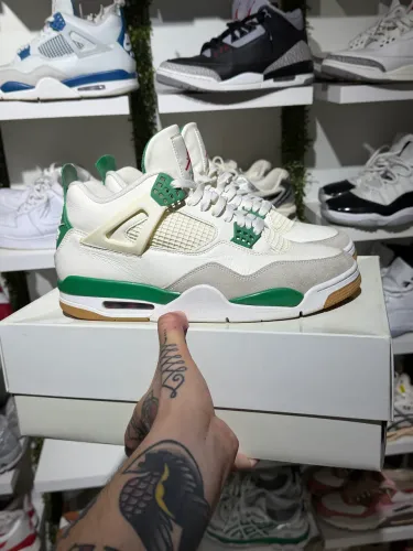 Air Jordan 4 SB