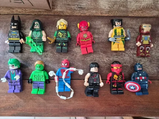 12 bonecos Marvel Lego Super heróis batman coringa wolverine homem de ferro aranha outros