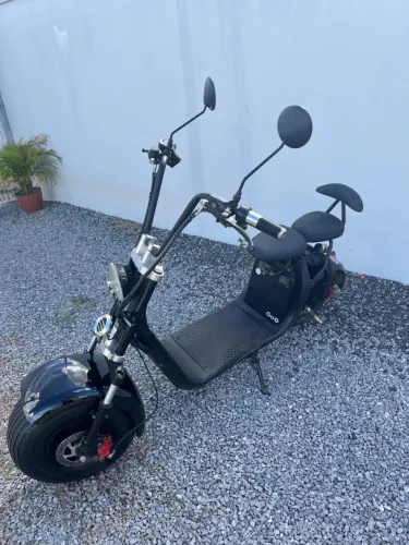 VENDE-SE SCOOTER ELÉTRICA, EM BOM ESTADO.