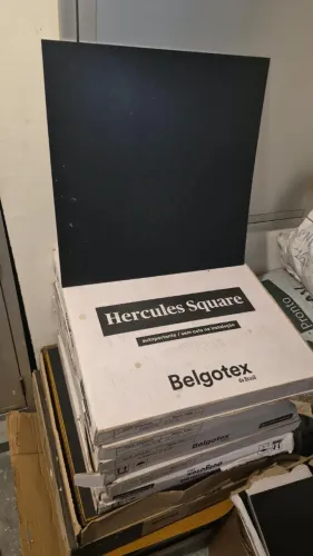 Piso Vinílico Belgotex Hercules Square 5mm Sem Cola (19,75 m² / 79 Placas)