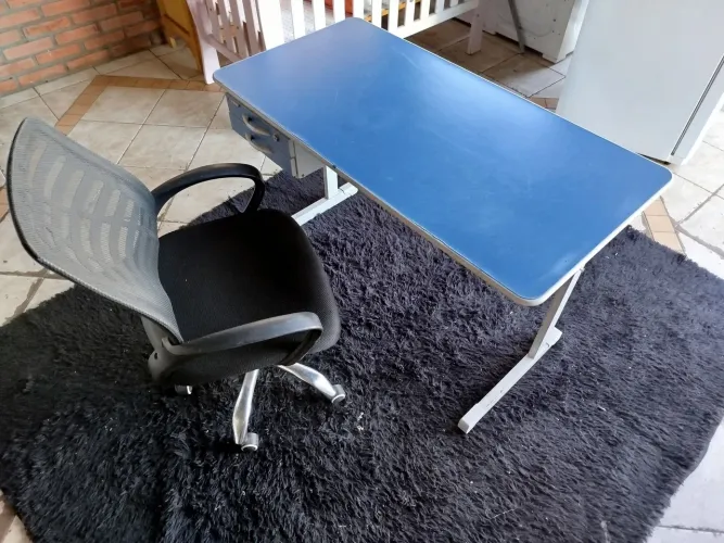 Mesa + Cadeira Escritório ( usados ) com marcas de uso - ENTREGO
