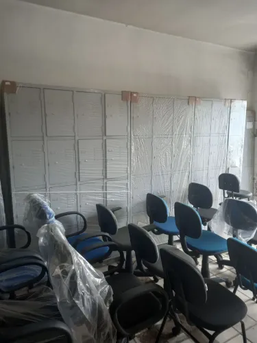 Roupeiro De Aço Com Portas Pequenas