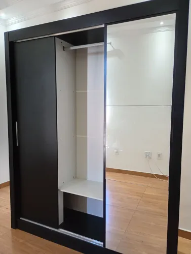 Vendo esse lindo guarda roupa de solteiro novooo