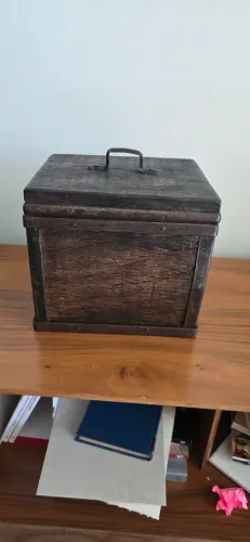 Caixa de madeira e ferro rústica com isopor interno para gelo