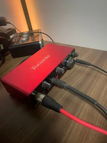Interface Focusrite Scarllet i2i 3geração